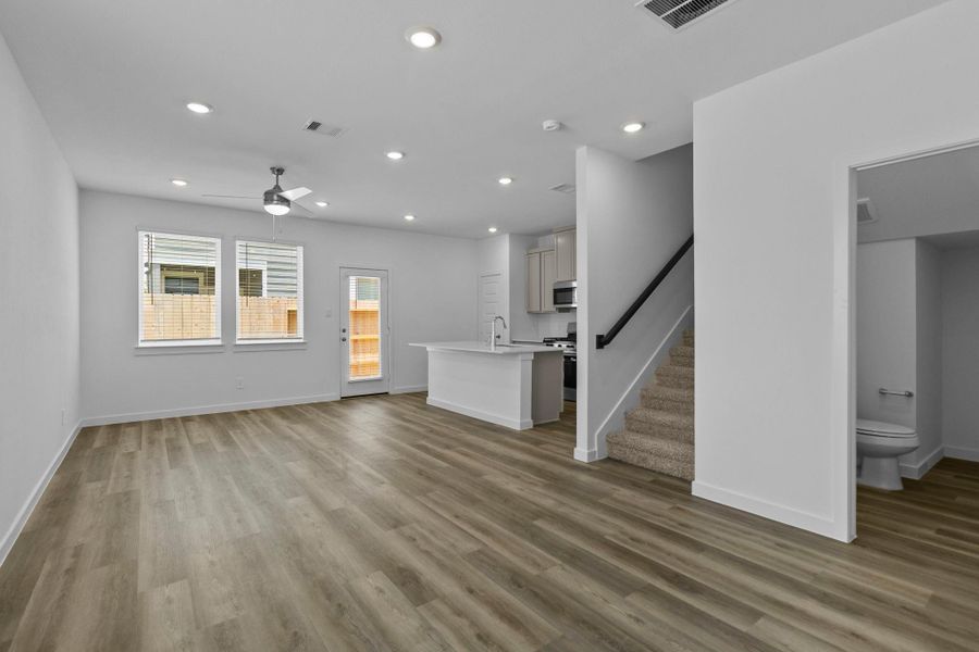 Spacious, unfurnished interior of a new home in Highland Court, Houston (Image 19).