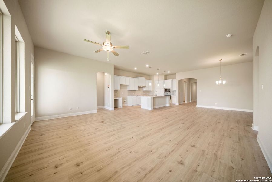 Spacious, unfurnished interior of a new home in Annabelle Ranch, San Antonio (Image 9). Spacious, unfurnished interior of a new home in Annabelle Ranch, San Antonio (Image 9).