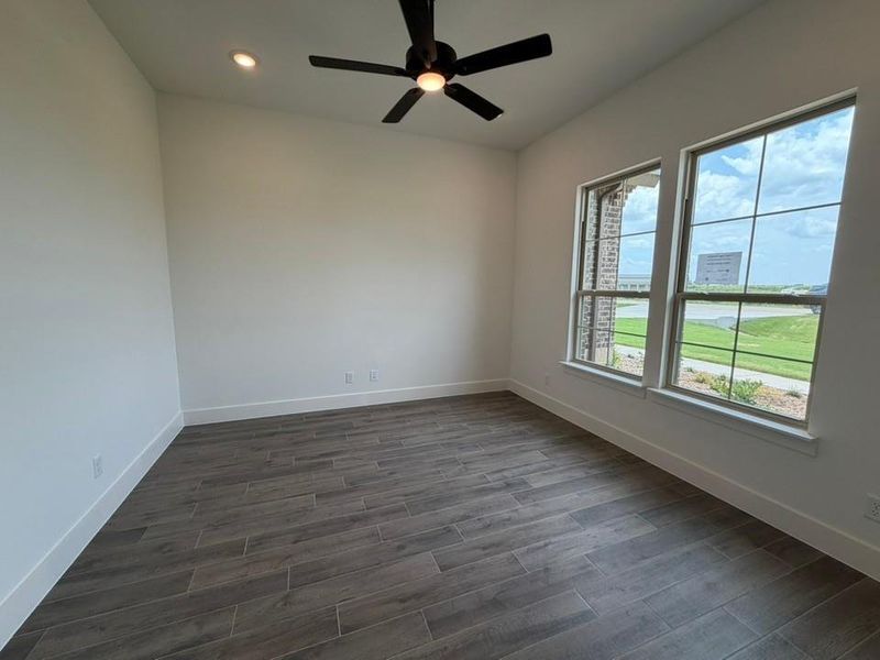 Spacious, unfurnished interior of a new home in Rocky Top, Krum (Image 9).
