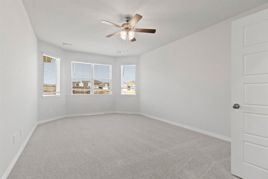 Spacious, unfurnished interior of a new home in Retreat at Fossil Creek, Fort Worth (Image 11).
