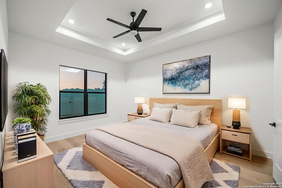 Furnished interior view inside a new home in , Bandera (Image 31).