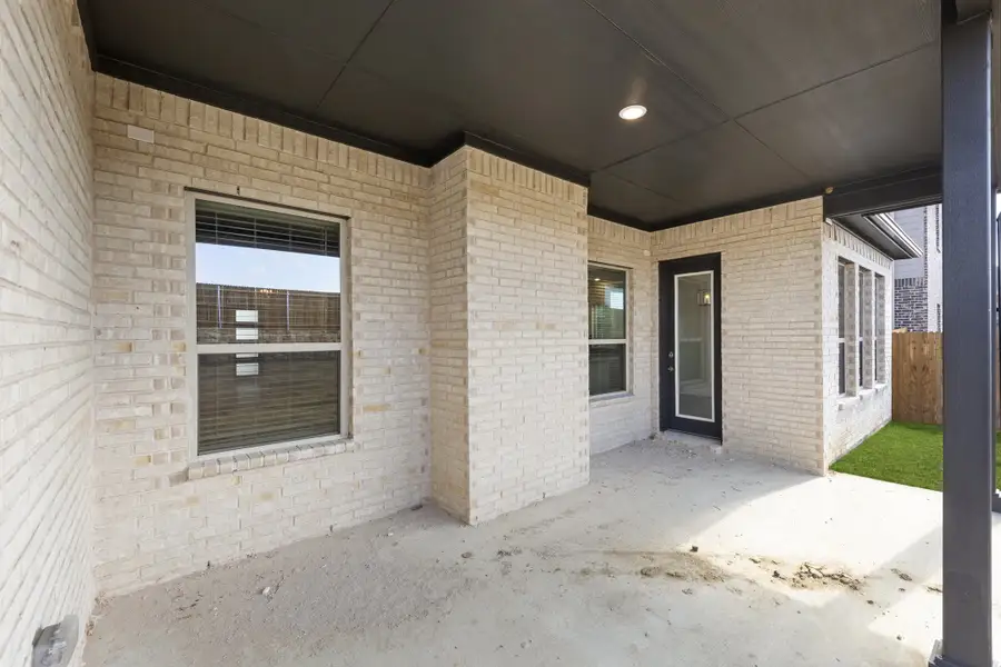 Representative exterior details of a home built from the Westwood by Sandlin Homes in Lakesong, Midlothian (Image 3).