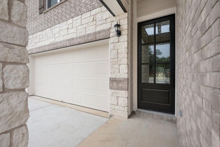 Exterior details and patio area of a home in Berry Creek Highlands, Georgetown (Image 3).
