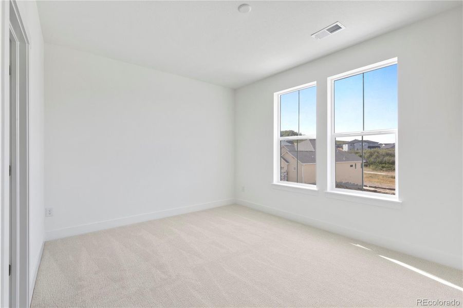 Spacious, unfurnished interior of a new home in Montaine, Castle Rock (Image 21).
