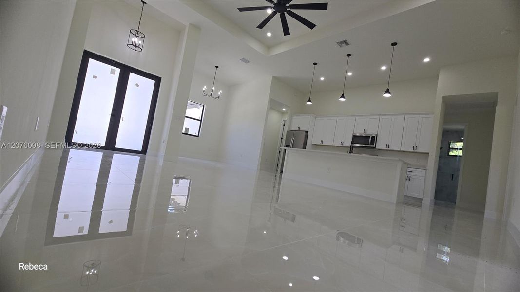Spacious, unfurnished interior of a new home in , Lehigh Acres (Image 13).