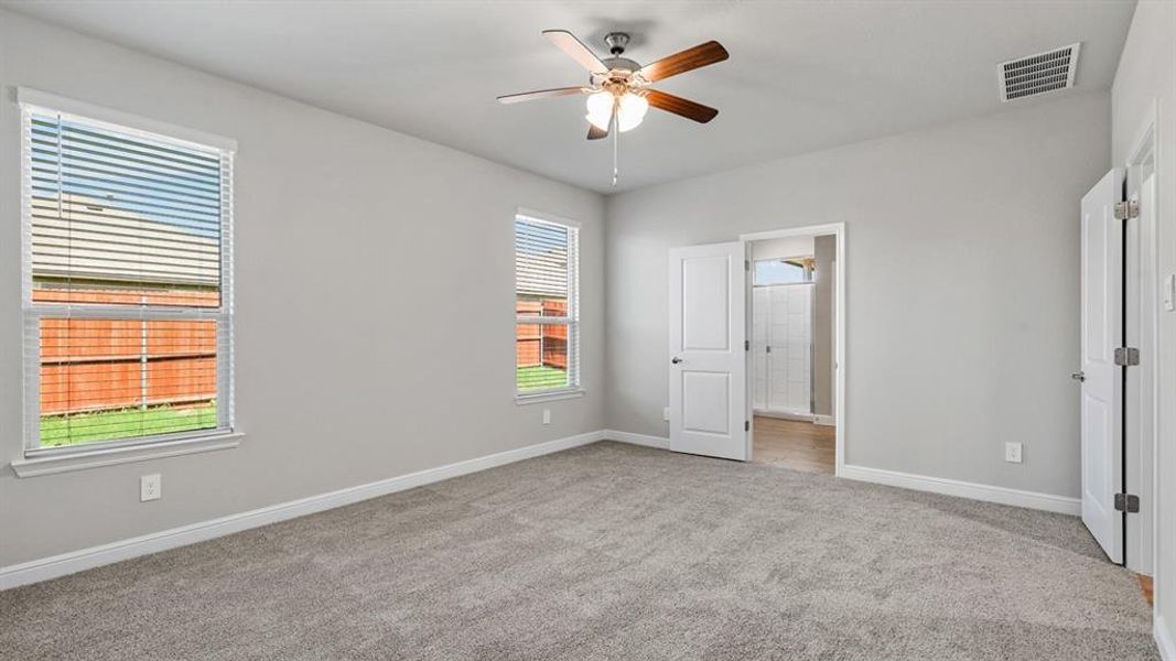 Spacious, unfurnished interior of a new home in Trails of Elizabeth Creek, Fort Worth (Image 20).