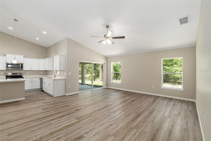 Spacious, unfurnished interior of a new home in , Dunnellon (Image 22).