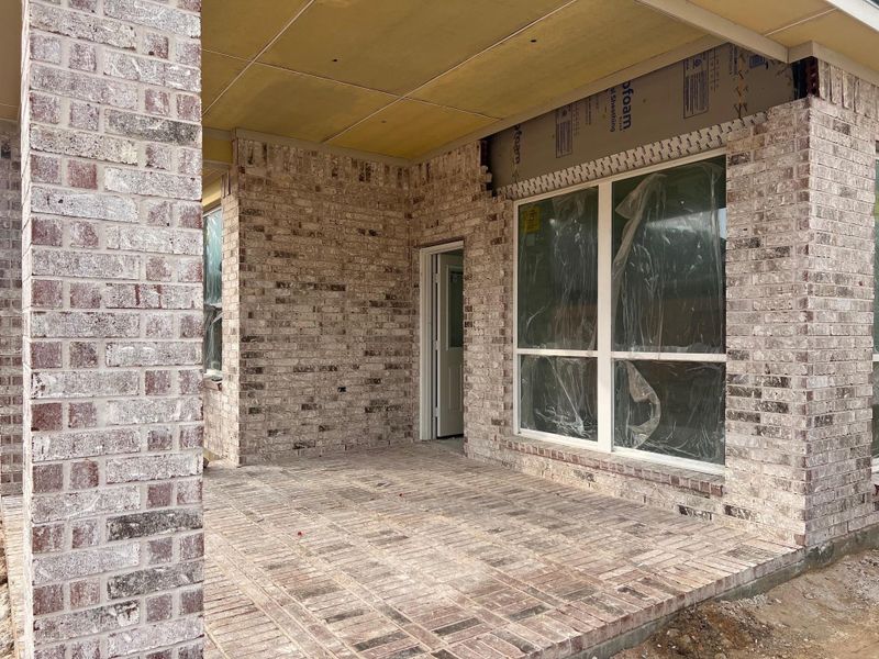 Exterior details and patio area of a home in Wood Leaf Reserve, Tomball (Image 3).