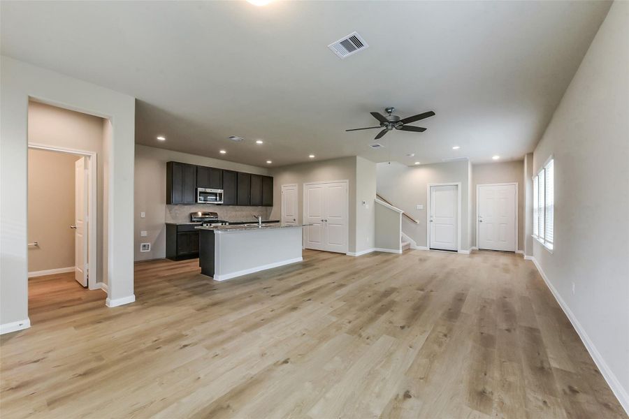 Spacious, unfurnished interior of a new home in King Oaks Village, Baytown (Image 32). Spacious, unfurnished interior of a new home in King Oaks Village, Baytown (Image 32).