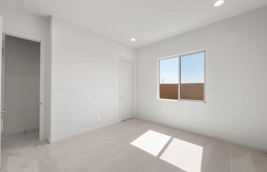Spacious, unfurnished interior of a new home in Artisan at Asante, Surprise (Image 29).