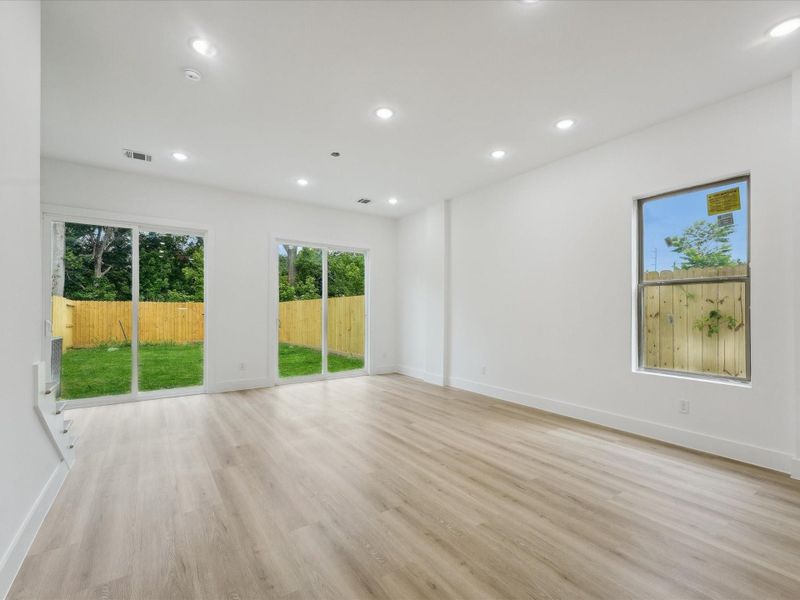 Spacious, unfurnished interior of a new home in , Houston (Image 30).