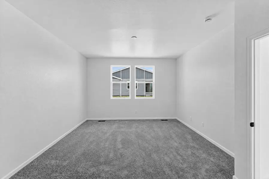 Spacious, unfurnished interior of a new home in The Aurora Highlands, Aurora (Image 15).