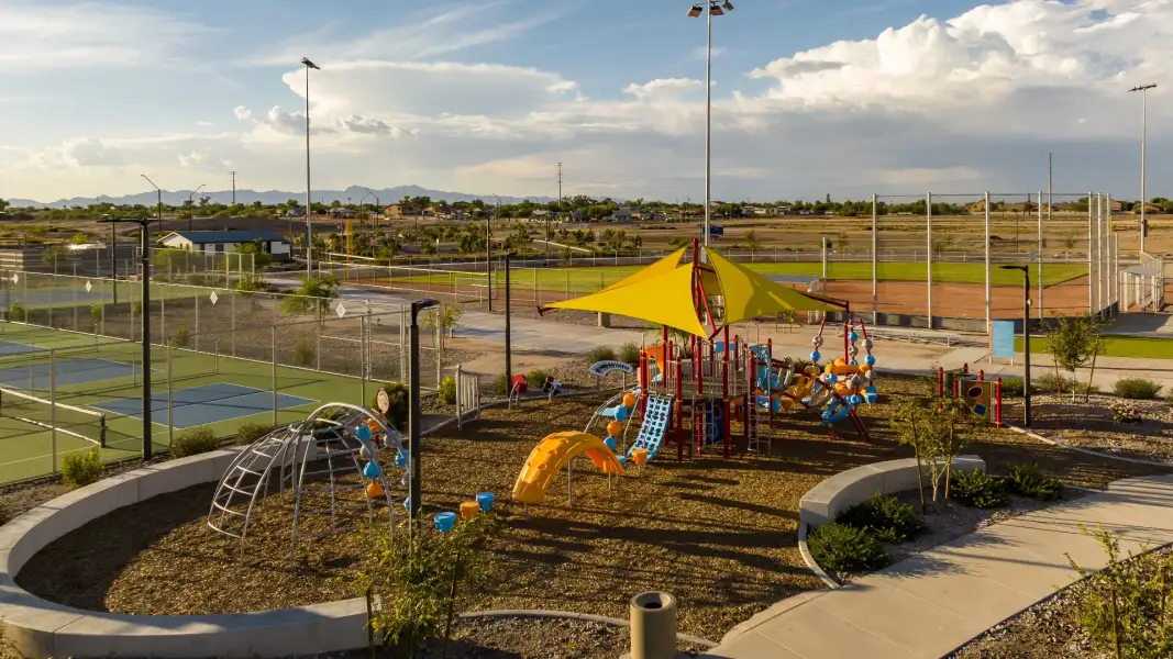Community amenities in Alamar, Avondale (Image 12).