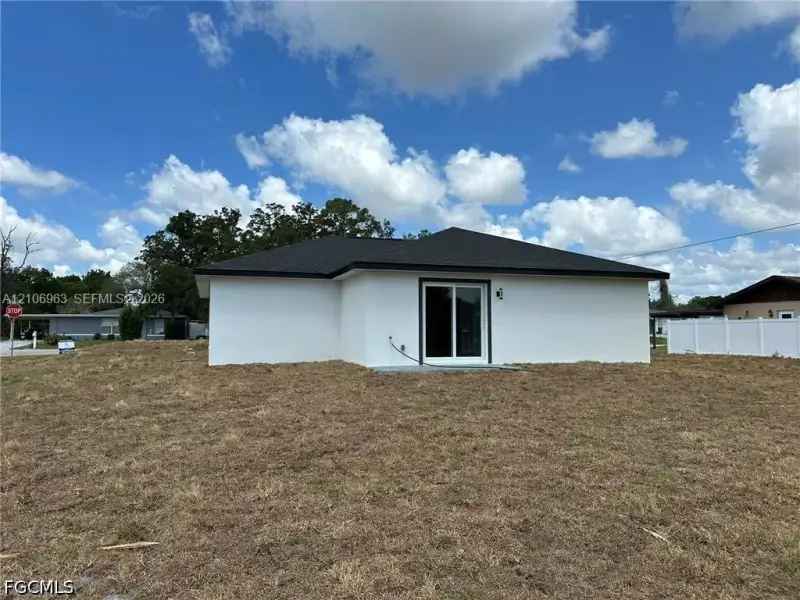 Exterior details and patio area of a home in , Port Charlotte (Image 4).