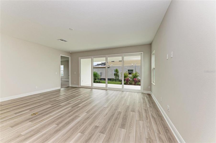 Spacious, unfurnished interior of a new home in Mirada, San Antonio (Image 25).