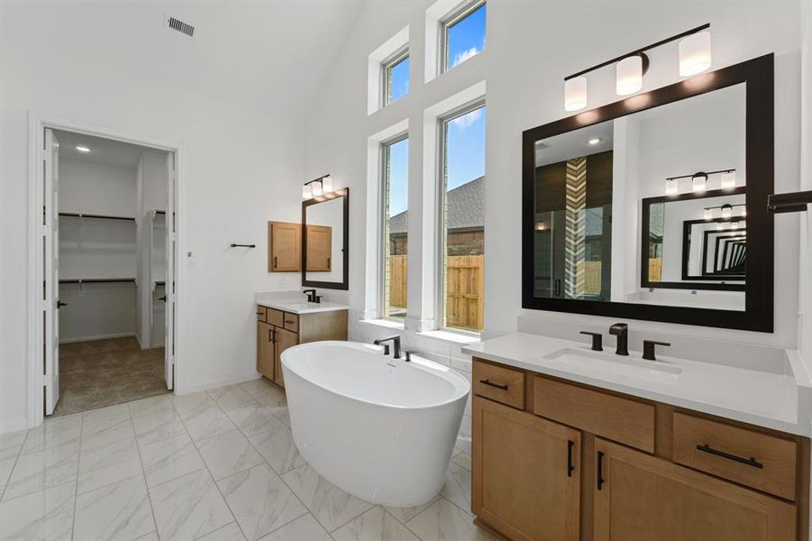 Furnished interior view inside a new home in Valencia 60', Manvel (Image 9).