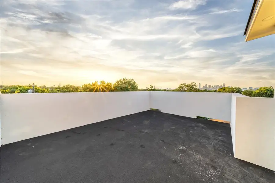 Exterior details and patio area of a home in , Dallas (Image 3).