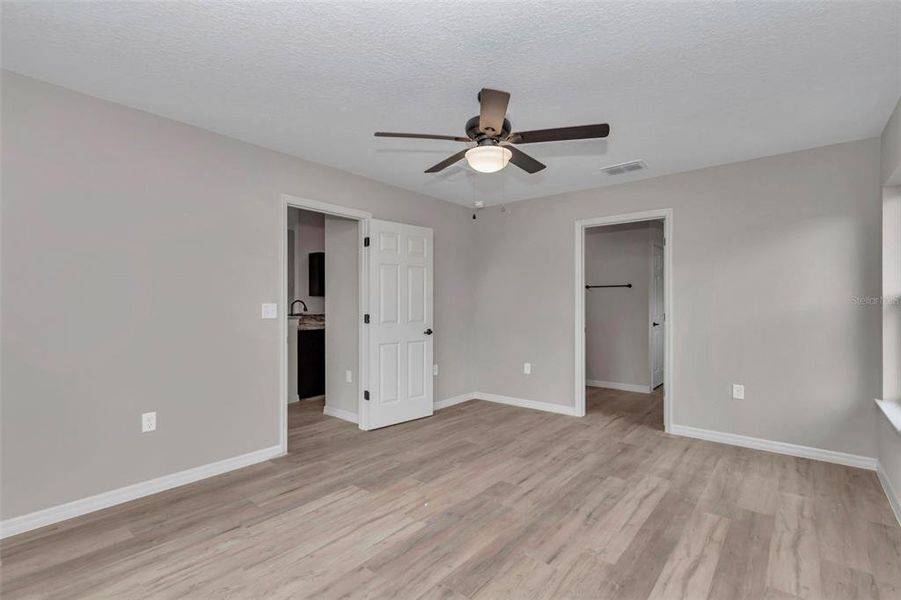 Spacious, unfurnished interior of a new home in , Ocala (Image 6).