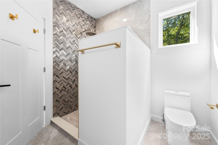 Main-level primary suite