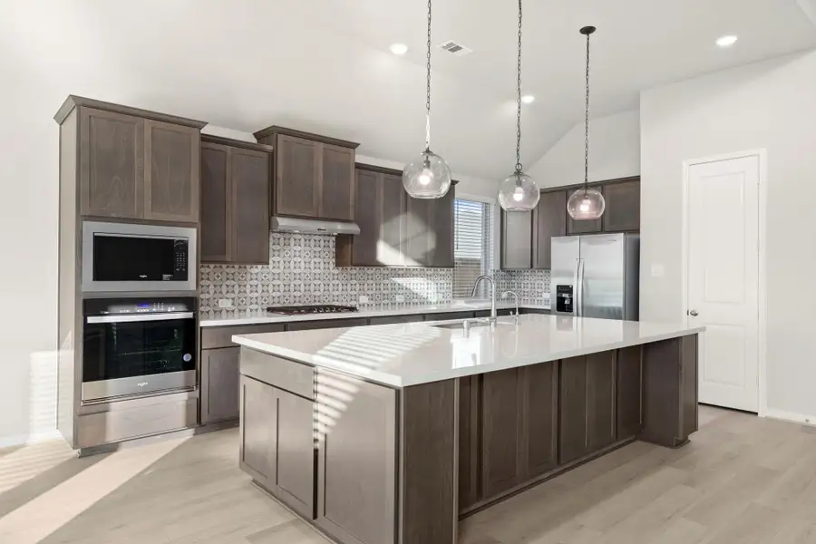 Furnished interior view inside a new home in Valencia 60', Manvel (Image 5).