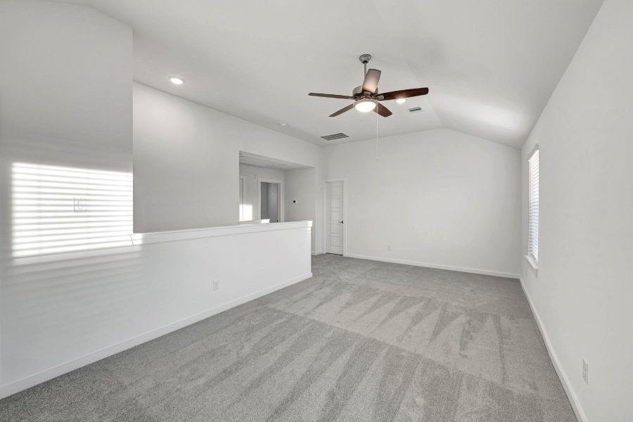 Spacious, unfurnished interior of a new home in Ambrose, La Marque (Image 22).