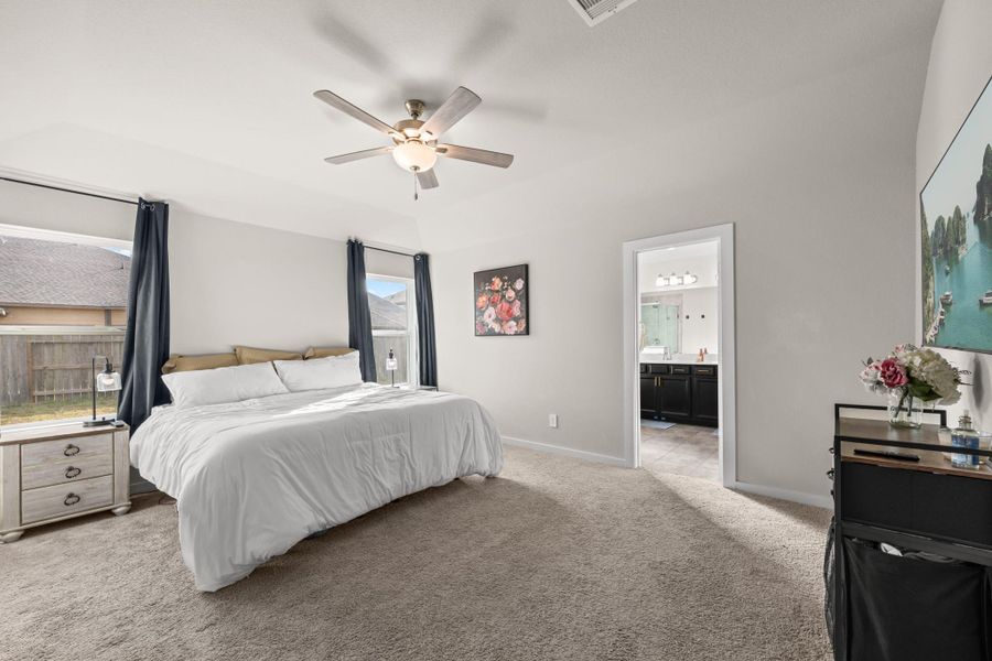 Furnished interior view inside a new home in Sierra Vista, Iowa Colony (Image 19).