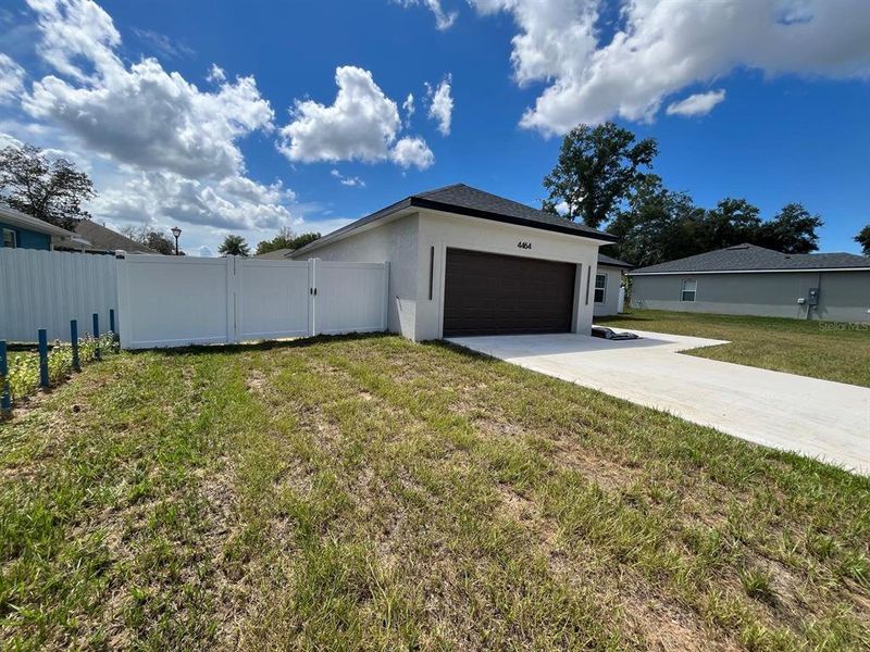 Exterior details and patio area of a home in , Ocala (Image 22).