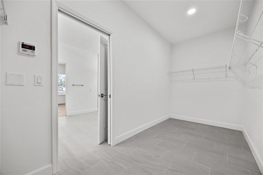 Spacious, unfurnished interior of a new home in , Gainesville (Image 16).