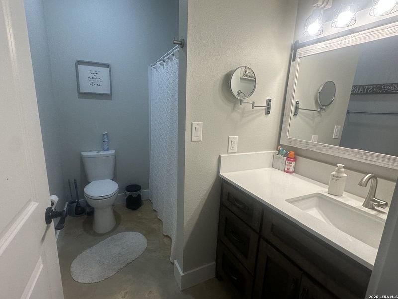 Furnished interior view inside a new home in , Karnes City (Image 4).