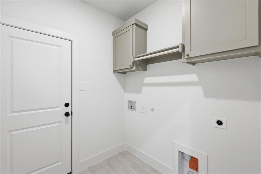 Spacious, unfurnished interior of a new home in , Fort Worth (Image 24).