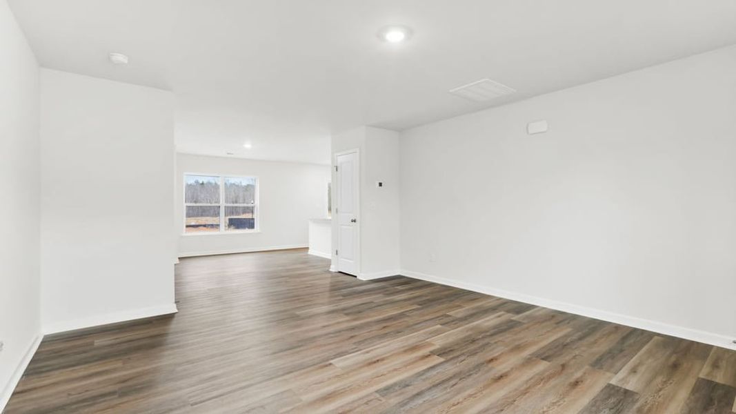 Spacious, unfurnished interior of a new home in Varner Station, Woodruff (Image 17).