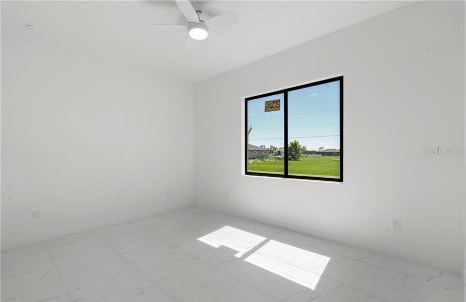 Spacious, unfurnished interior of a new home in , Cape Coral (Image 26).