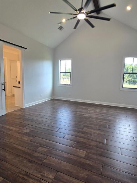 Spacious, unfurnished interior of a new home in , Brenham (Image 15).