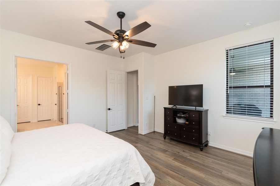 Furnished interior view inside a new home in StoneCreek Estates, Richmond (Image 28).