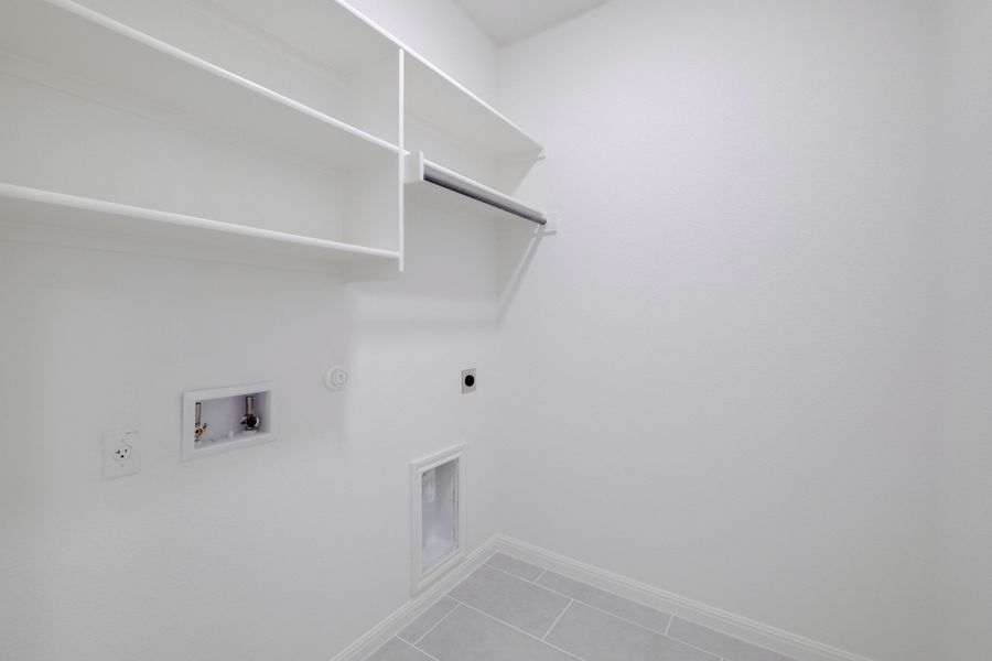 Spacious, unfurnished interior of a new home in Trinity Ranch, Elgin (Image 23).