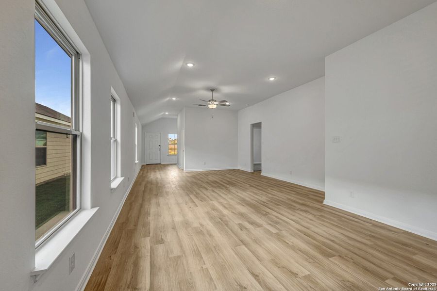 Spacious, unfurnished interior of a new home in Park Place, New Braunfels (Image 34). Spacious, unfurnished interior of a new home in Park Place, New Braunfels (Image 34).