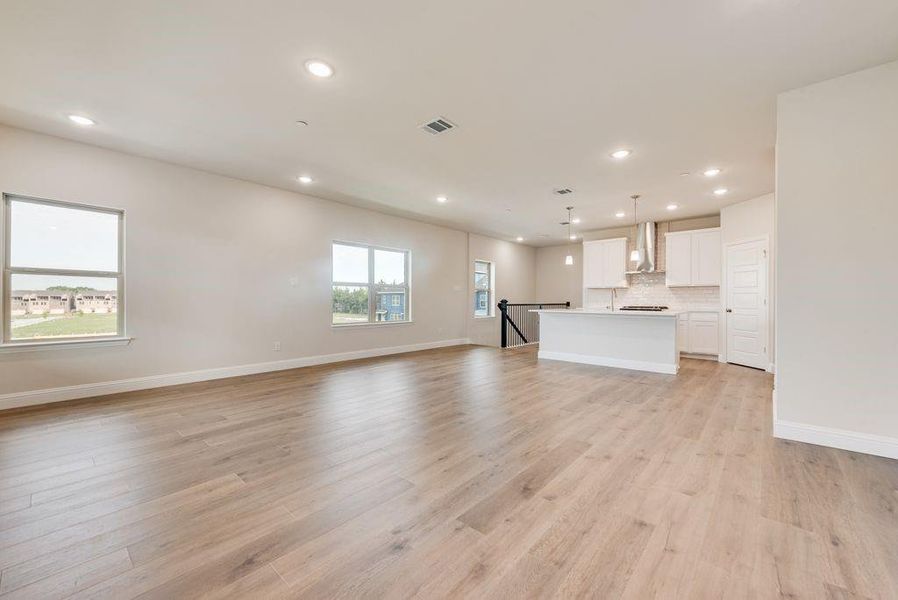 Spacious, unfurnished interior of a new home in Bayside, Rowlett (Image 16).