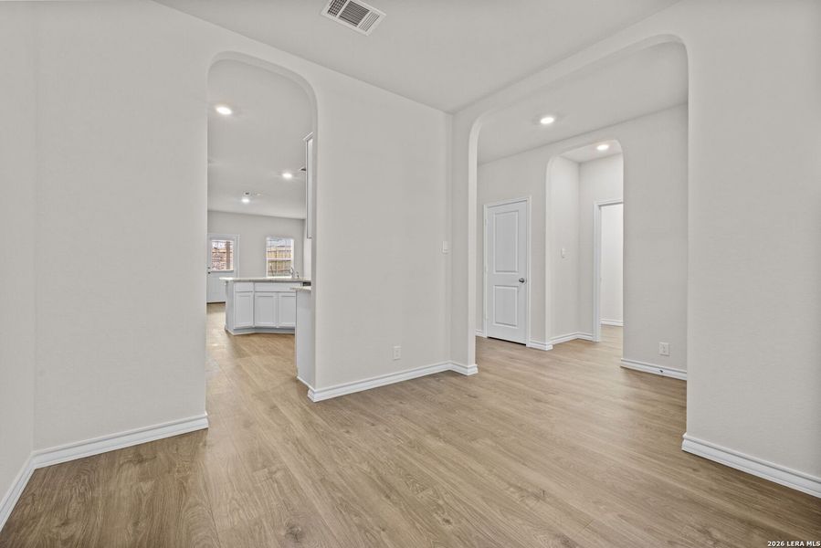 Spacious, unfurnished interior of a new home in Redbird Ranch, San Antonio (Image 21).
