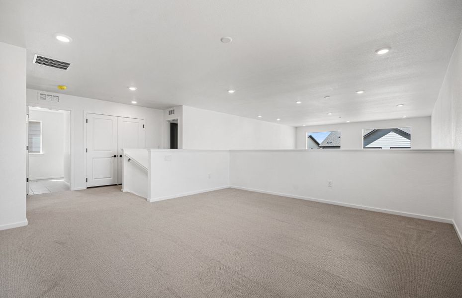 Spacious, unfurnished interior of a new home in Harvest Crossing, Aurora (Image 16).