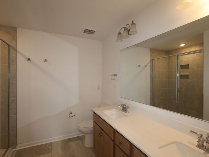 Owner's Bathroom Owner's Bathroom