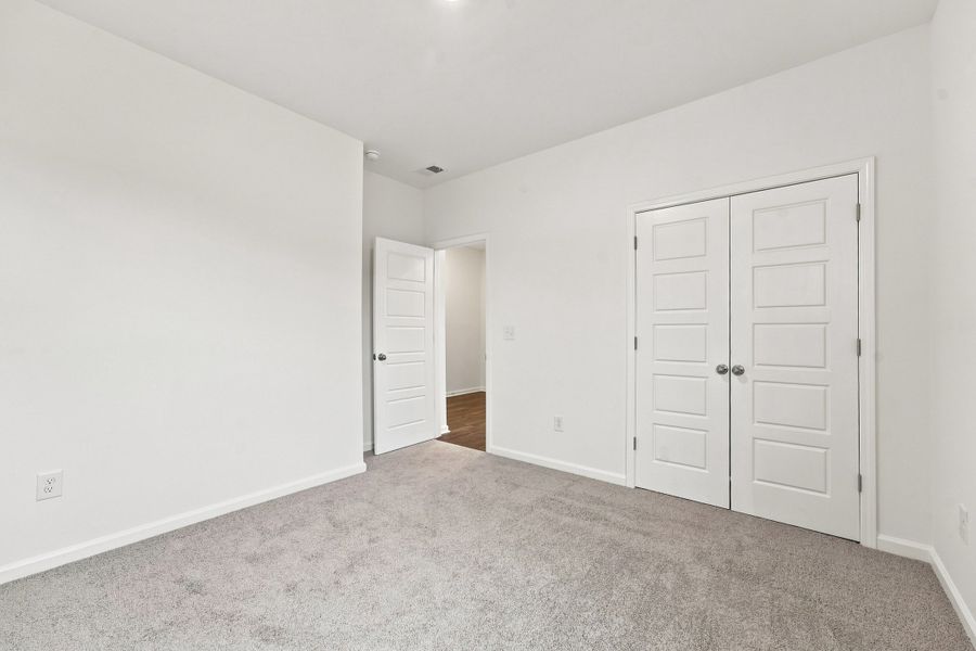 Spacious, unfurnished interior of a new home in Somerset, Myrtle Beach (Image 24).