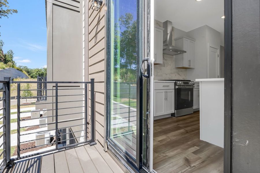 Exterior details and patio area of a home in Echo Park, Suwanee (Image 3).