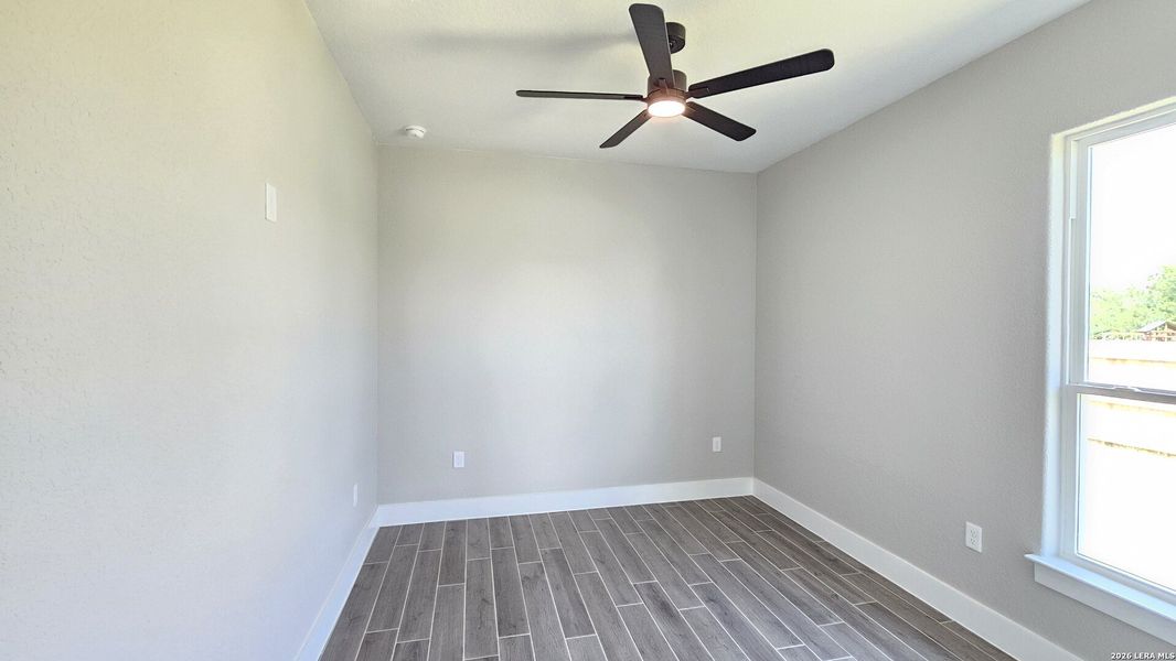 Spacious, unfurnished interior of a new home in , Atascosa (Image 21).