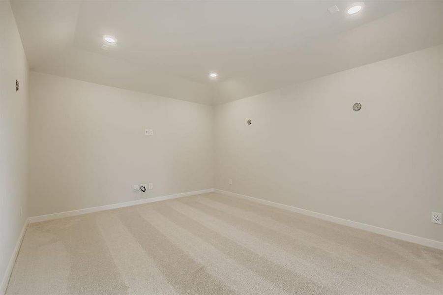 Spacious, unfurnished interior of a new home in Wildridge, Oak Point (Image 23).