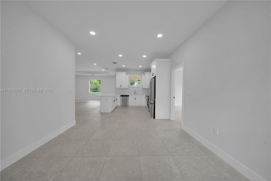 Spacious, unfurnished interior of a new home in , Lehigh Acres (Image 39).