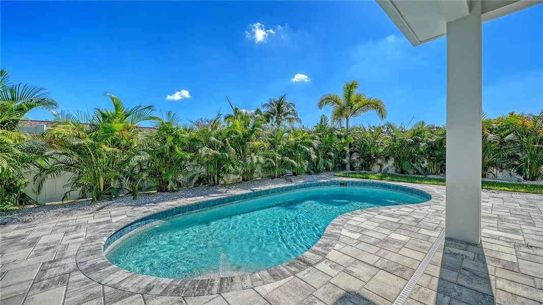 Exterior details and patio area of a home in , Bradenton (Image 28).