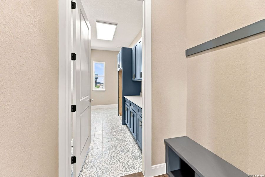 Furnished interior view inside a new home in , Seguin (Image 12).