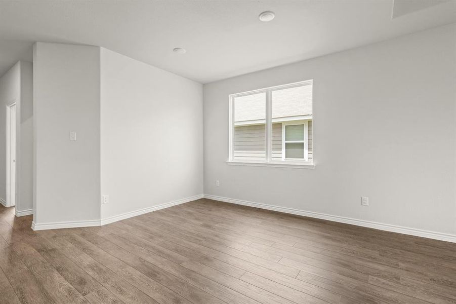 Spacious, unfurnished interior of a new home in Sycamore Landing, Fort Worth (Image 10).