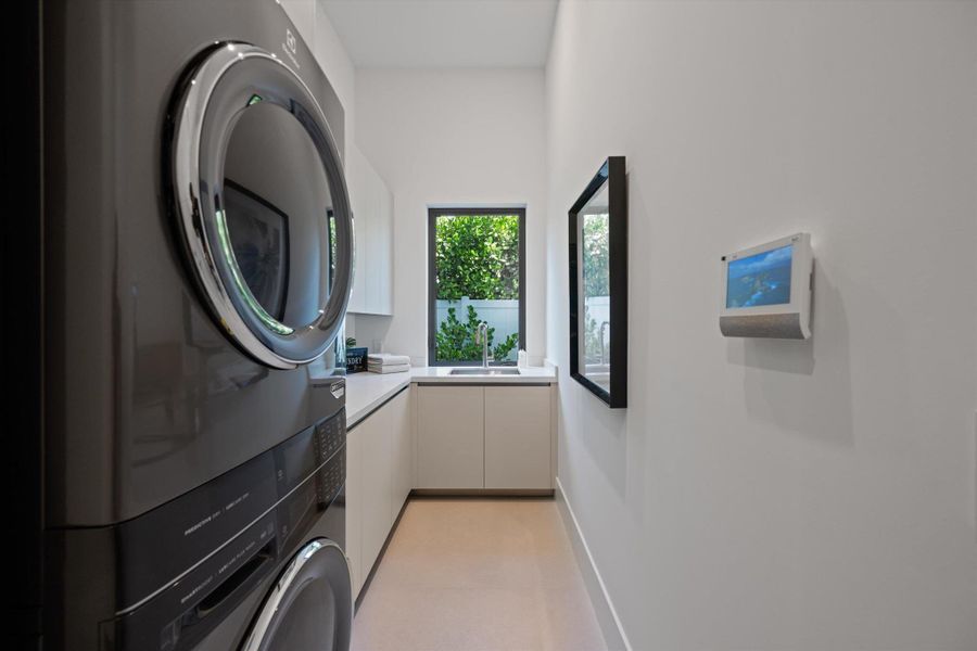 Furnished interior view inside a new home in , Boca Raton (Image 33).