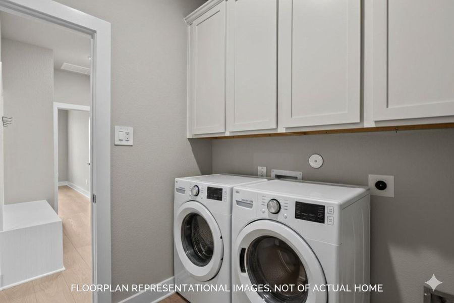 Furnished interior view inside a new home in Miller's Pond, Rosenberg (Image 9).